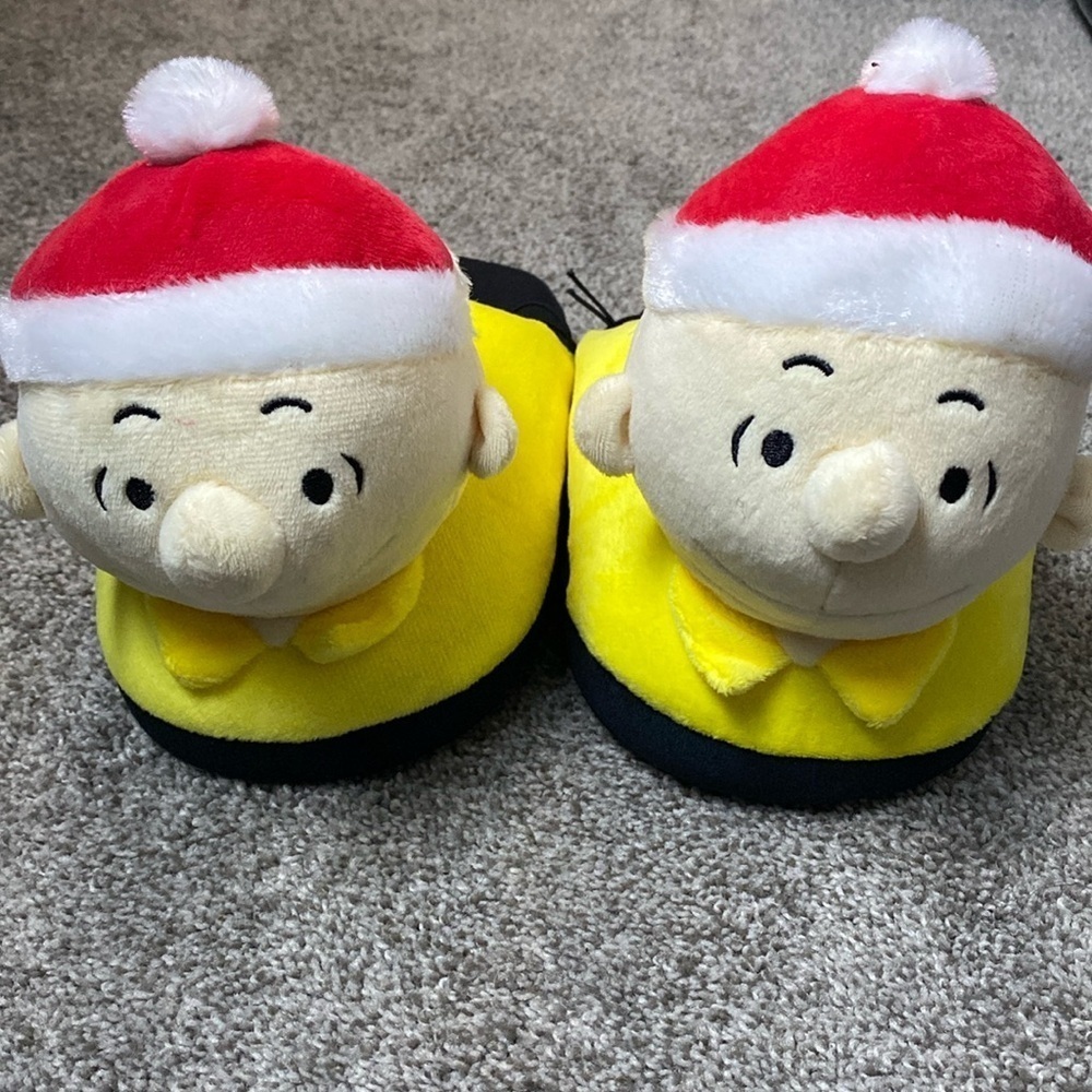 Peanuts Charlie Brown Slippers Sz 7/8 NWT Christmas Holiday